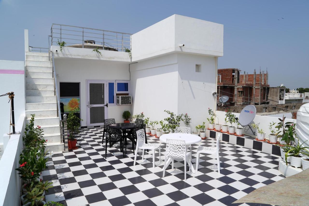Tuk Tuk Homestay آغْرا المظهر الخارجي الصورة